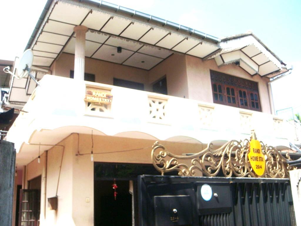Randi Homestay In Negombo Exteriör bild