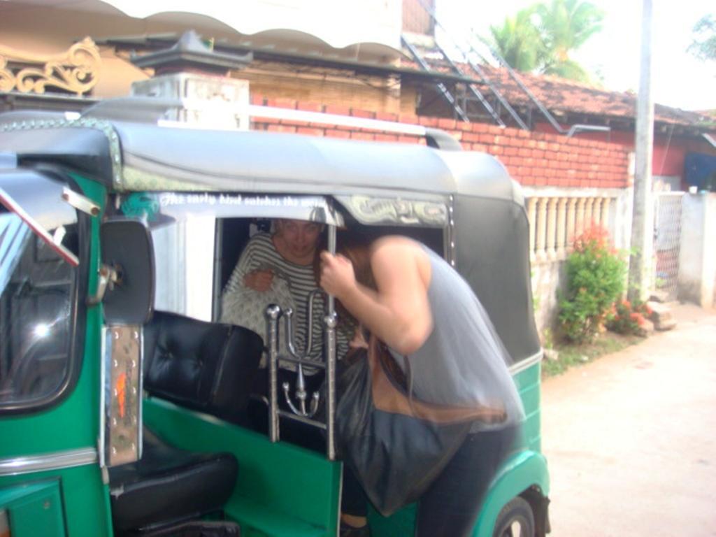 Randi Homestay In Negombo Exteriör bild
