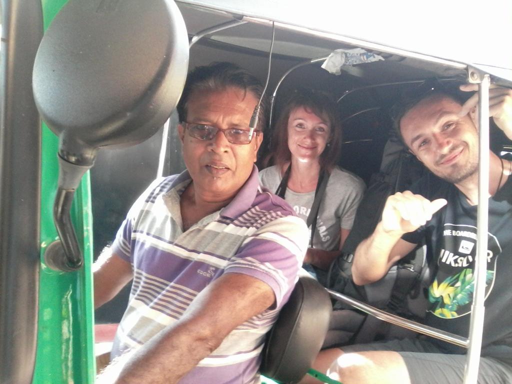 Randi Homestay In Negombo Exteriör bild