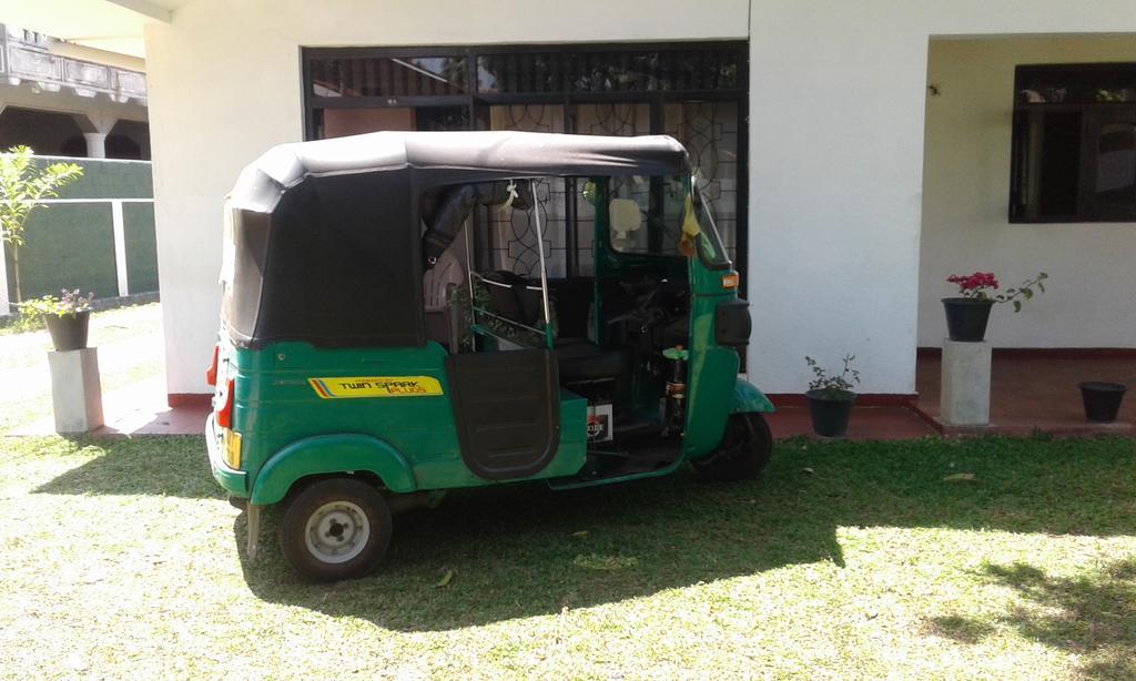 Randi Homestay In Negombo Exteriör bild