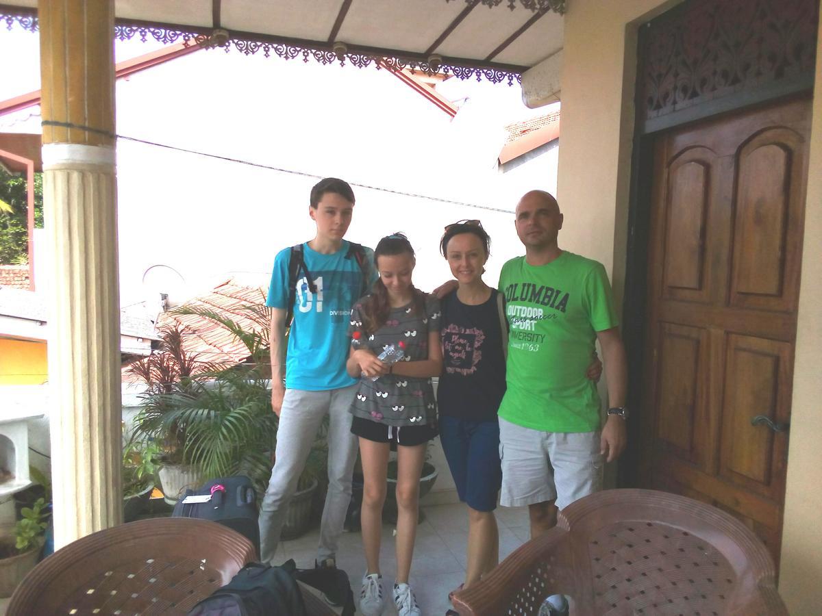 Randi Homestay In Negombo Exteriör bild