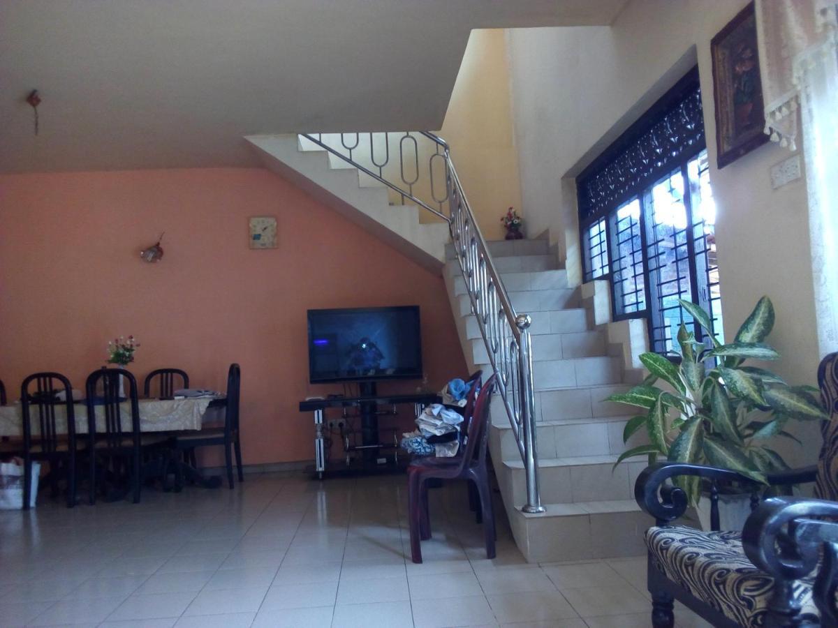 Randi Homestay In Negombo Exteriör bild
